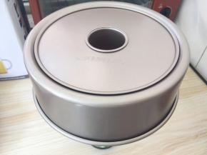 倒扣可以用家里的酱油瓶，将中空的圆口套在瓶内即可；