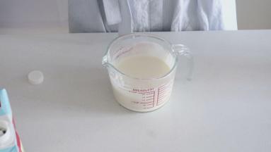 然后做麻薯，混合除黄油以外的所有材料，盖上保鲜膜，微波炉中高火加热两分半钟左右