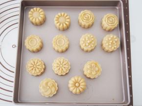 选择自己喜欢的花片压出纹路即可