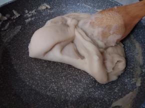 拌好的芸豆泥很细腻