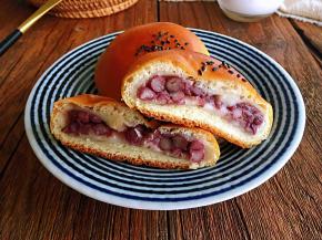 又香又糯又甜的糯米滋红豆餐包出炉了