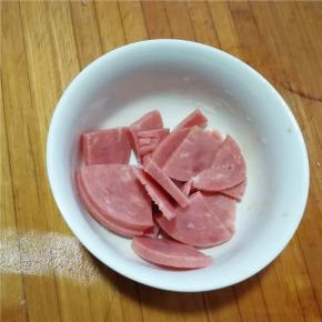 火腿切片备用