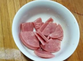 火腿切片备用