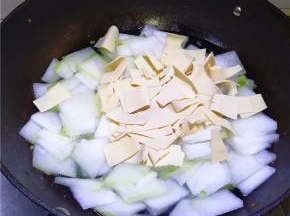 将豆皮放入