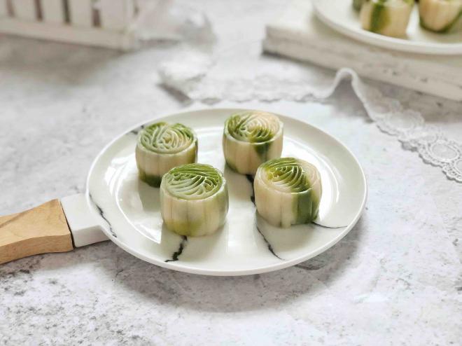 清新抹茶金沙奶黄冰皮月饼