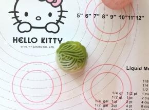21、轻轻按压紧实后推出。
