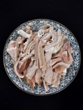 晾凉后切成条。