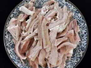 晾凉后切成条。