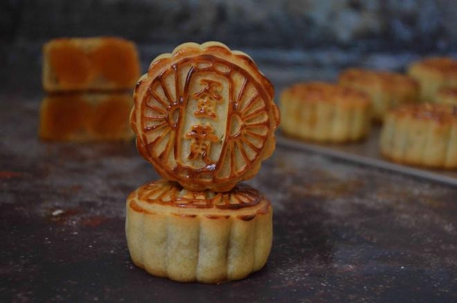 双蛋黄莲蓉月饼