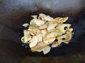 翻炒2分钟