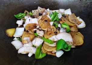 翻炒半分钟即可