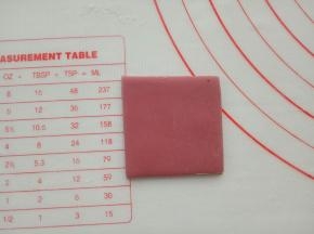 切割成正方形，做盒子的盖子