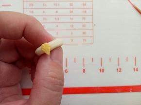 跟指环粘到一起