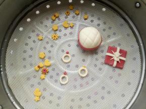 全部做好后室温发酵20分钟，检查发酵到位后开水上锅蒸10分钟，关火闷3分钟