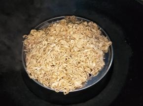 蒸好的面团比之前大了一倍