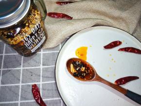 容器消毒无水，放凉后装瓶。冰箱冷藏储存一个月都没有问题