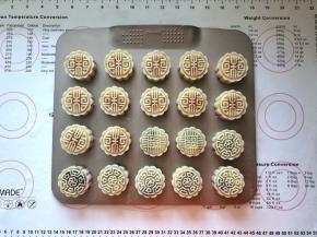 15、喷上少许清水。