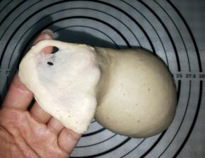 加入黄油，揉出比较有韧性的薄膜