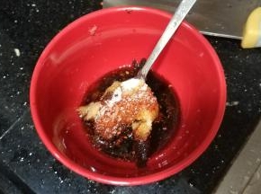 调料全部放入碗里混合均匀