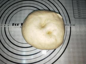 发酵至两倍大，按压不塌陷不回缩