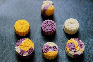 依次把所有的面团做好，可以随意搭配模具，做出自己喜欢的图案。