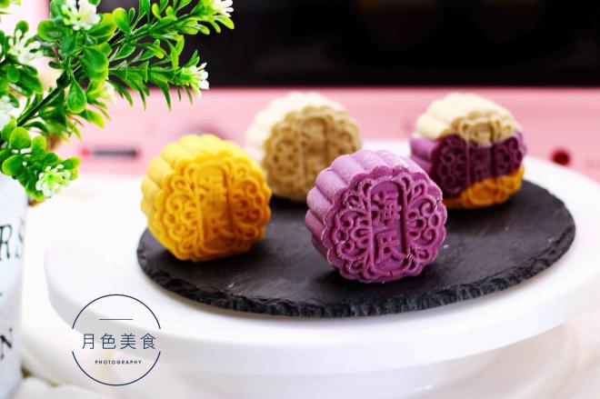 三色奶香桂花蜜月饼