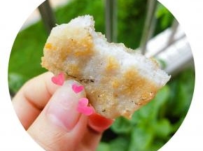 蘸黑椒酱或番茄酱都超好吃。鱼饼已经带盐份了，所以不需要调料，完全不会腥。