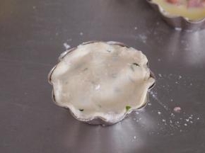 在覆盖上飞饼皮