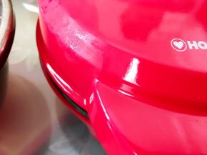 合上盖子四周会有水蒸气冒出来