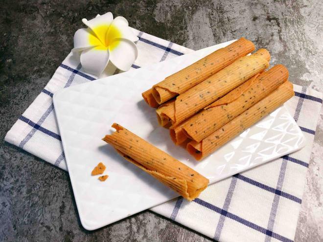 香酥黑芝麻蛋卷