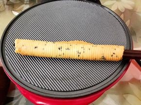 用筷子卷起来