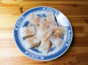 撒上适量十三香