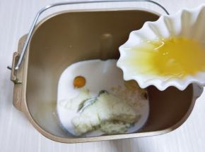 再加入称好的玉米油。