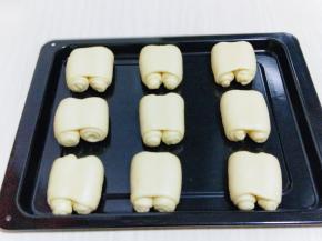 依次做完，放入烤盘中。（如果不是不粘烤盘，需要垫一张油纸）