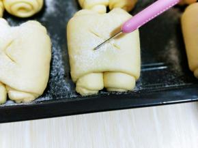 再左下往右上划一刀，纹路可以随心，没有特别要求。