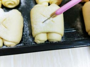 再左下往右上划一刀，纹路可以随心，没有特别要求。