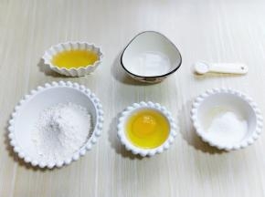 准备食材并称重。