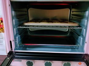 烤箱上下火190度预热5分钟，入烤箱中层烤15分钟。