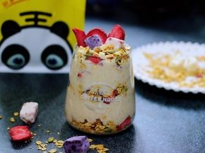 最后上面再撒上一层乳酸菌麦片即可开始享用咯……