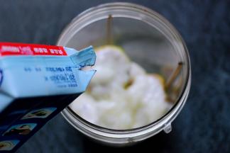 这个时候再倒入淡奶油。