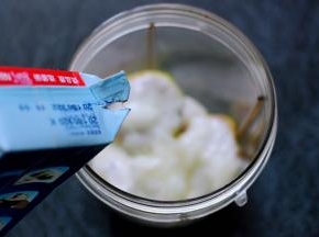 这个时候再倒入淡奶油。