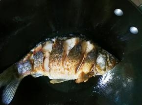 两面煎至金黄