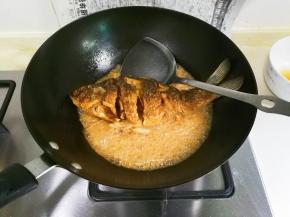 翻面再烧三分钟，大火收汁