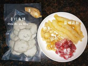 海味干货是我们沿海地区最常见的一种食材，讲究多样化搭配，海味干货需要浸泡过夜。也可以采用新鲜的。
