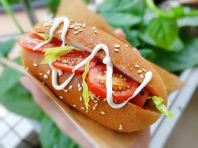 放温后密封保存，过夜也是软软的。可180℃回炉烤5分钟，外脆内软。