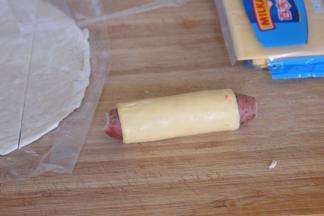 芝士片裹住香肠