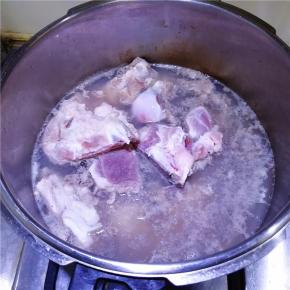 .浮出许多血沫子。