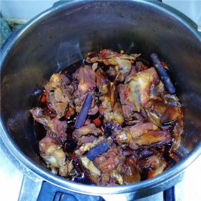 关火后，再焖30分钟，开盖出锅。