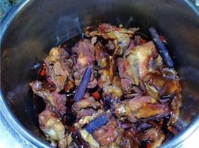 关火后，再焖30分钟，开盖出锅。