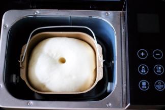 发到1.5倍，用手指蘸点面粉往中心按下去，不回弹不塌陷，就是发好了。